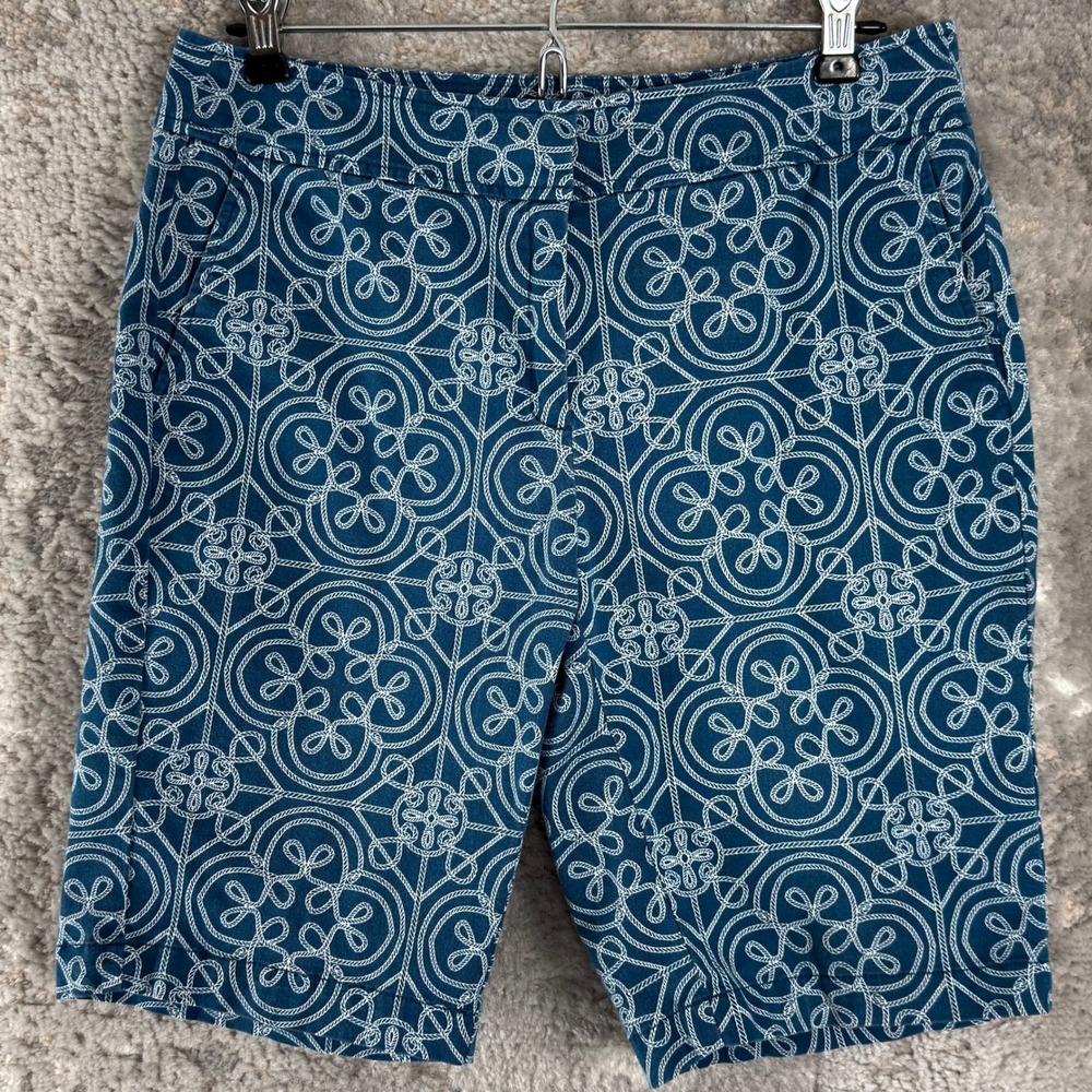 Juniper + Lime Size 6 Medallion Tile Print Bermuda Walking Shorts Blue Women